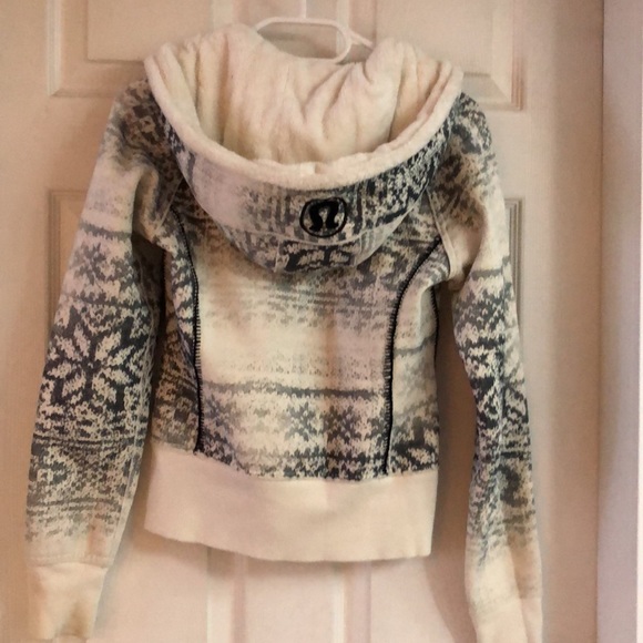 Lululemon limited edition size 2 - Picture 5 of 6